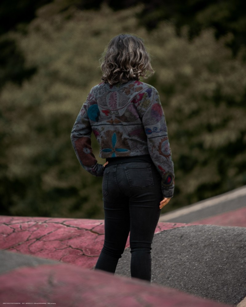 Veste courte en coton lavé et broderies Athéna