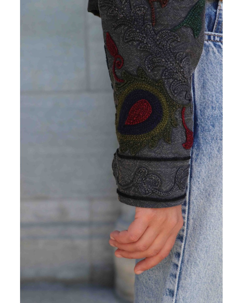 Veste courte en coton lavé et broderies Athéna